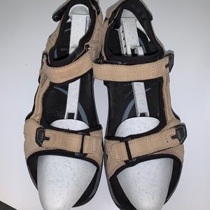 Abeo Huntington Flat sandals. Stone. Women’s Sz 11